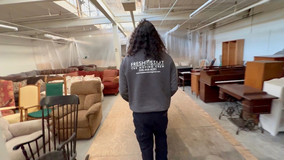 Leicester MA Furniture Hoisting Services Leicester MA Furniture Hoisting Services